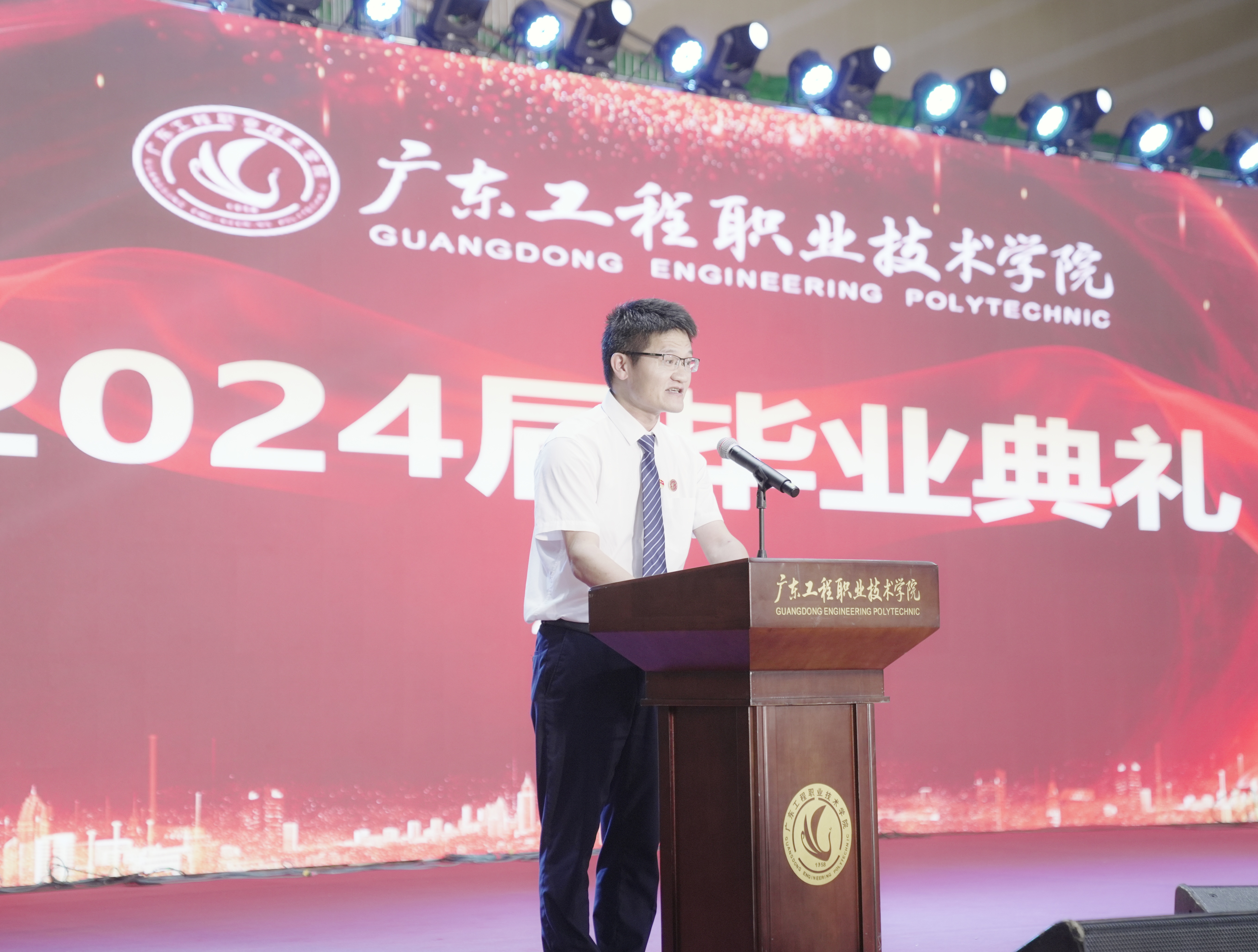 吴校.jpg