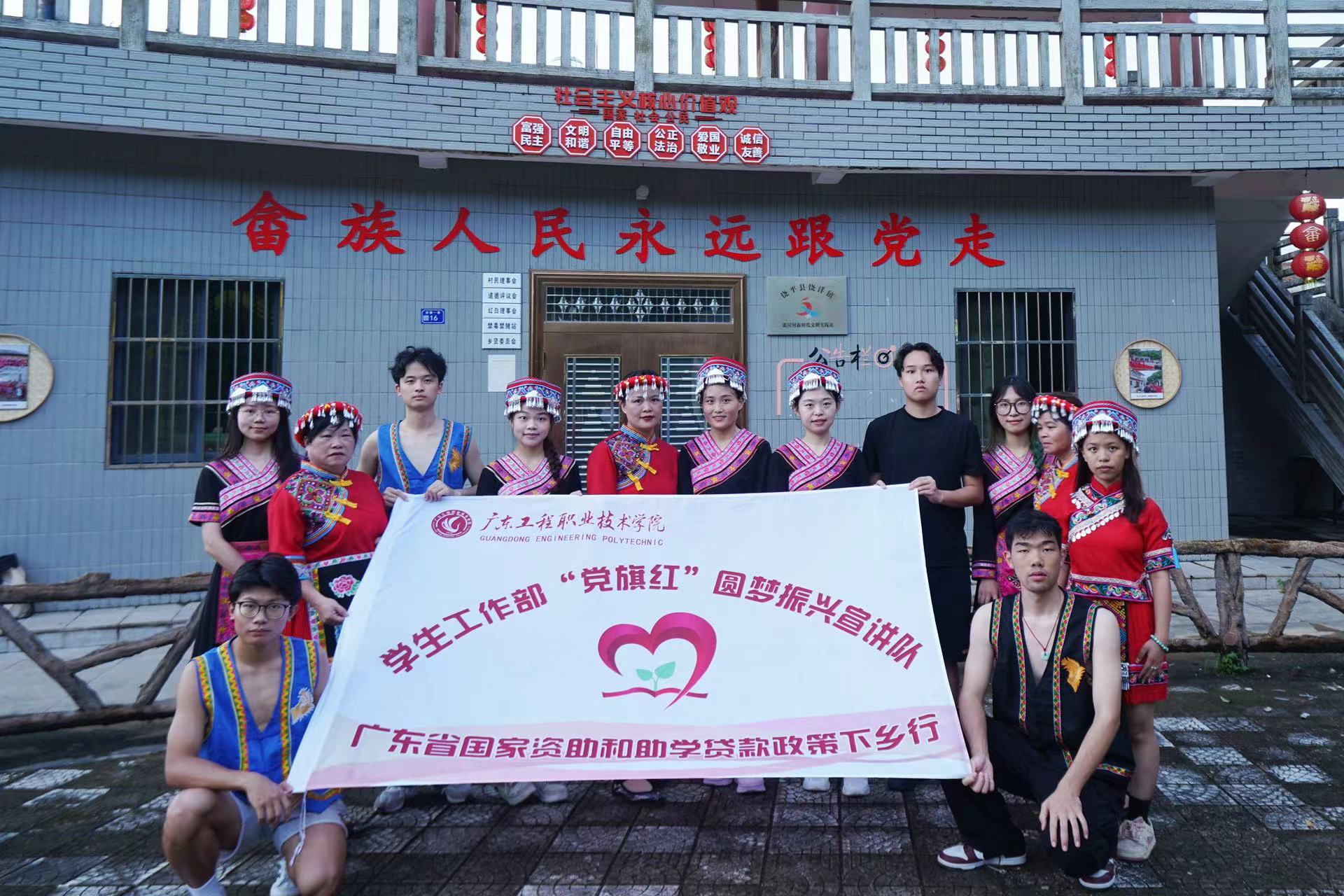蓝屋村合照2.jpg