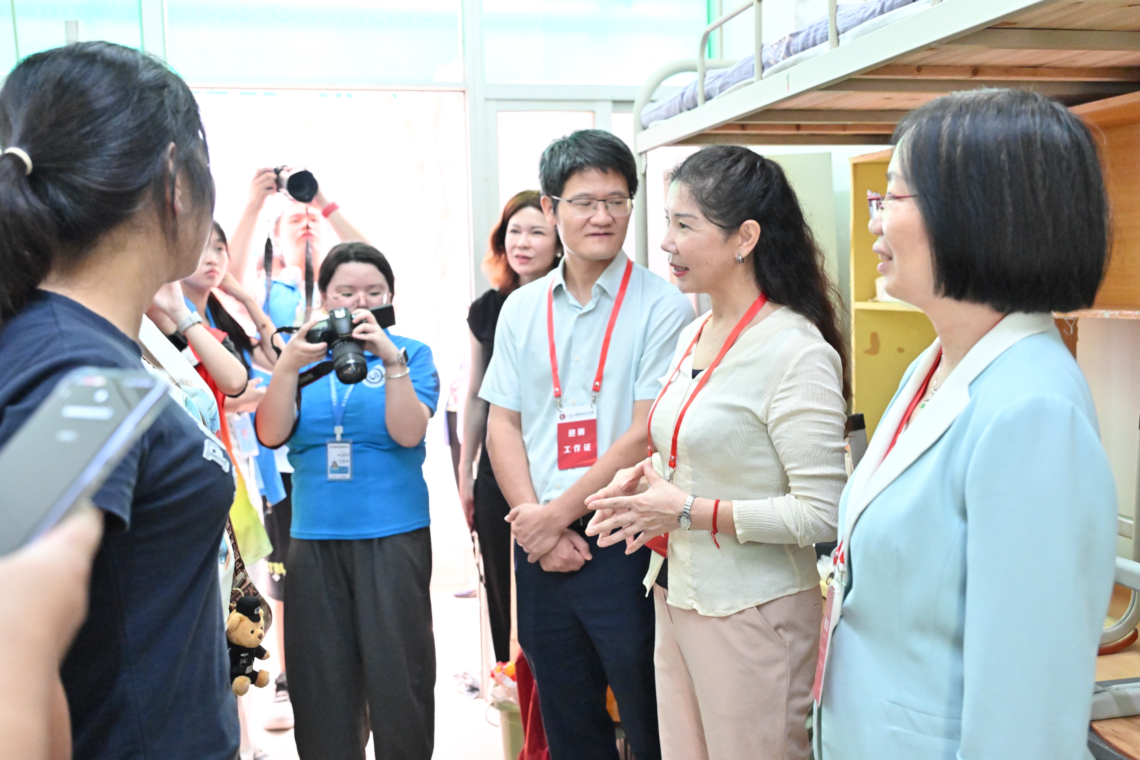 李丽校长走访智能工程学院宿舍.JPG