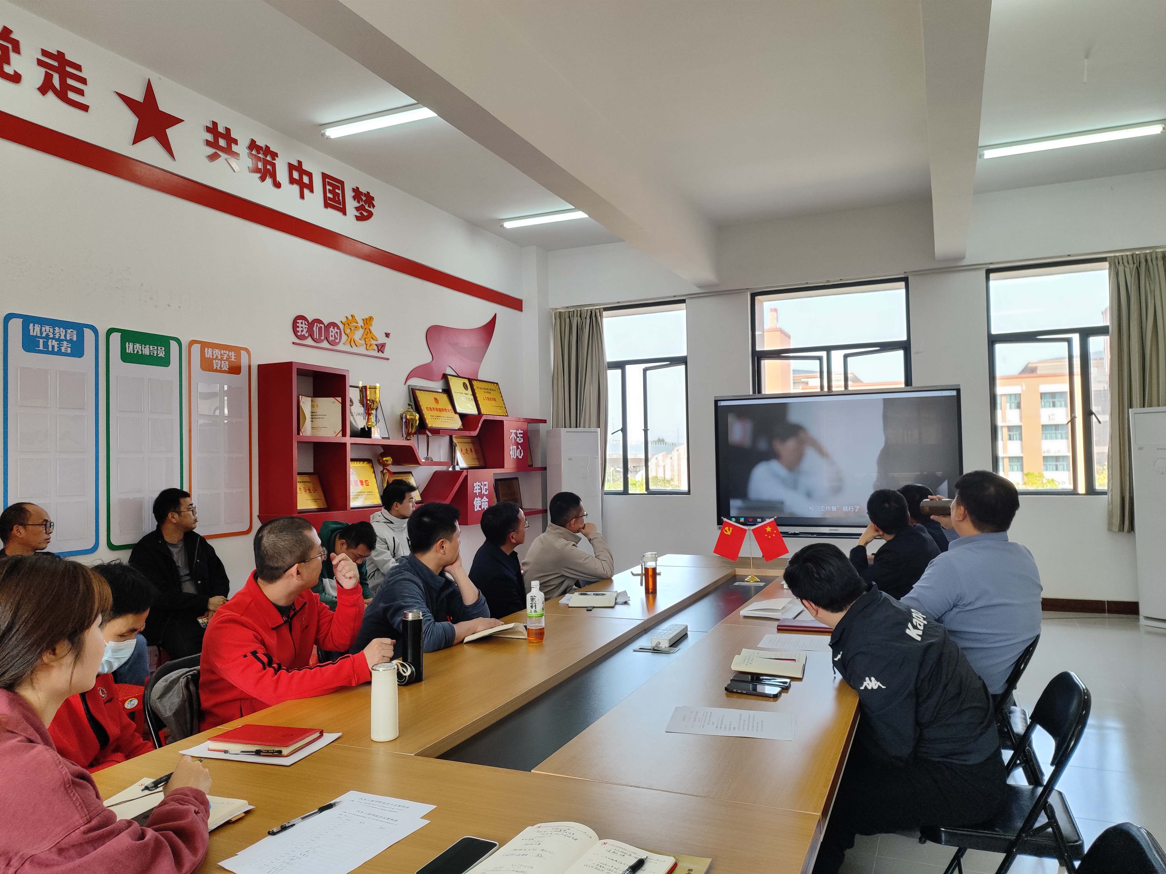 bafe43f2cd908a544fca05ccbf2104f.jpg