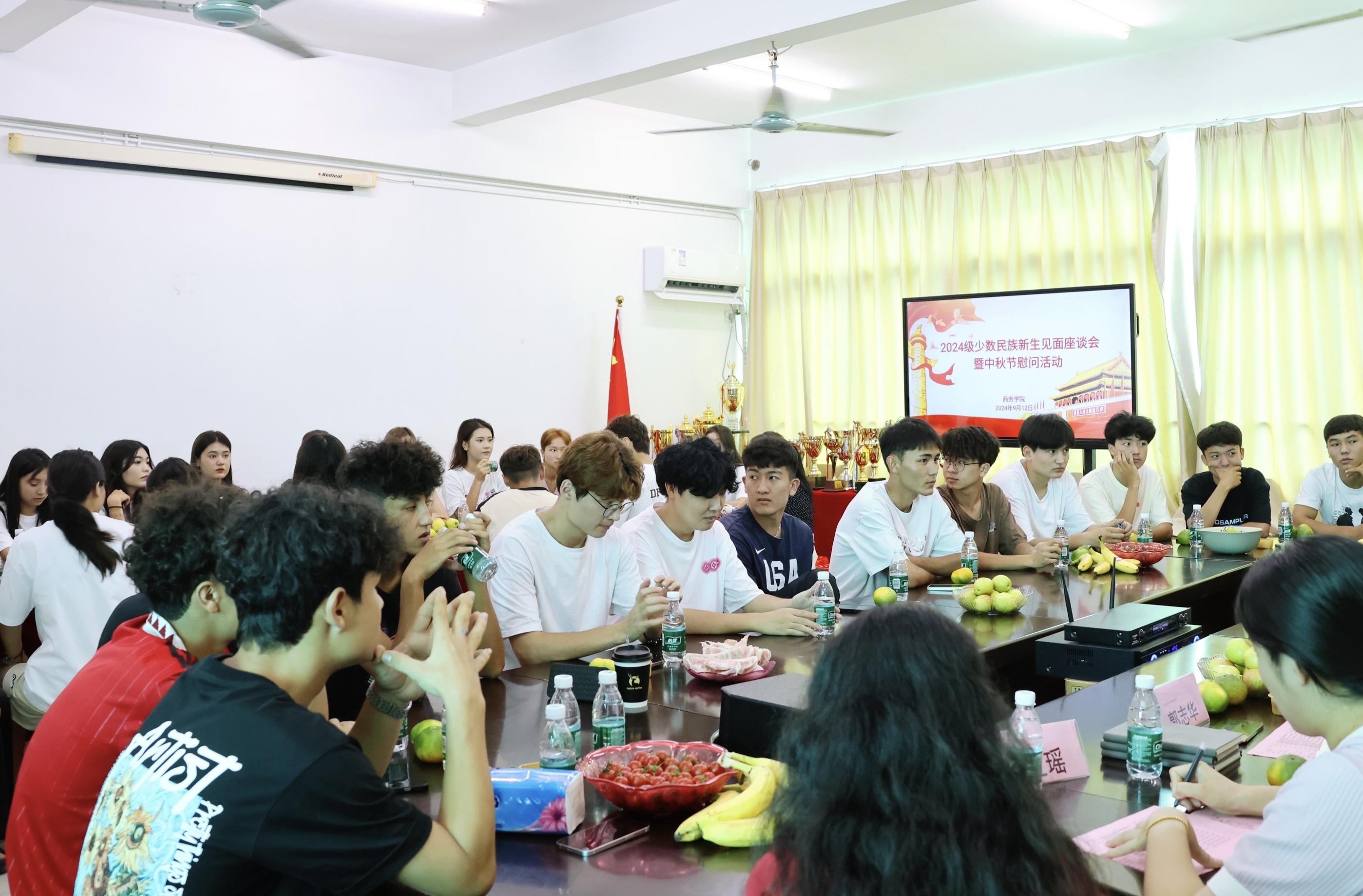 少数民族座谈会2.jpg