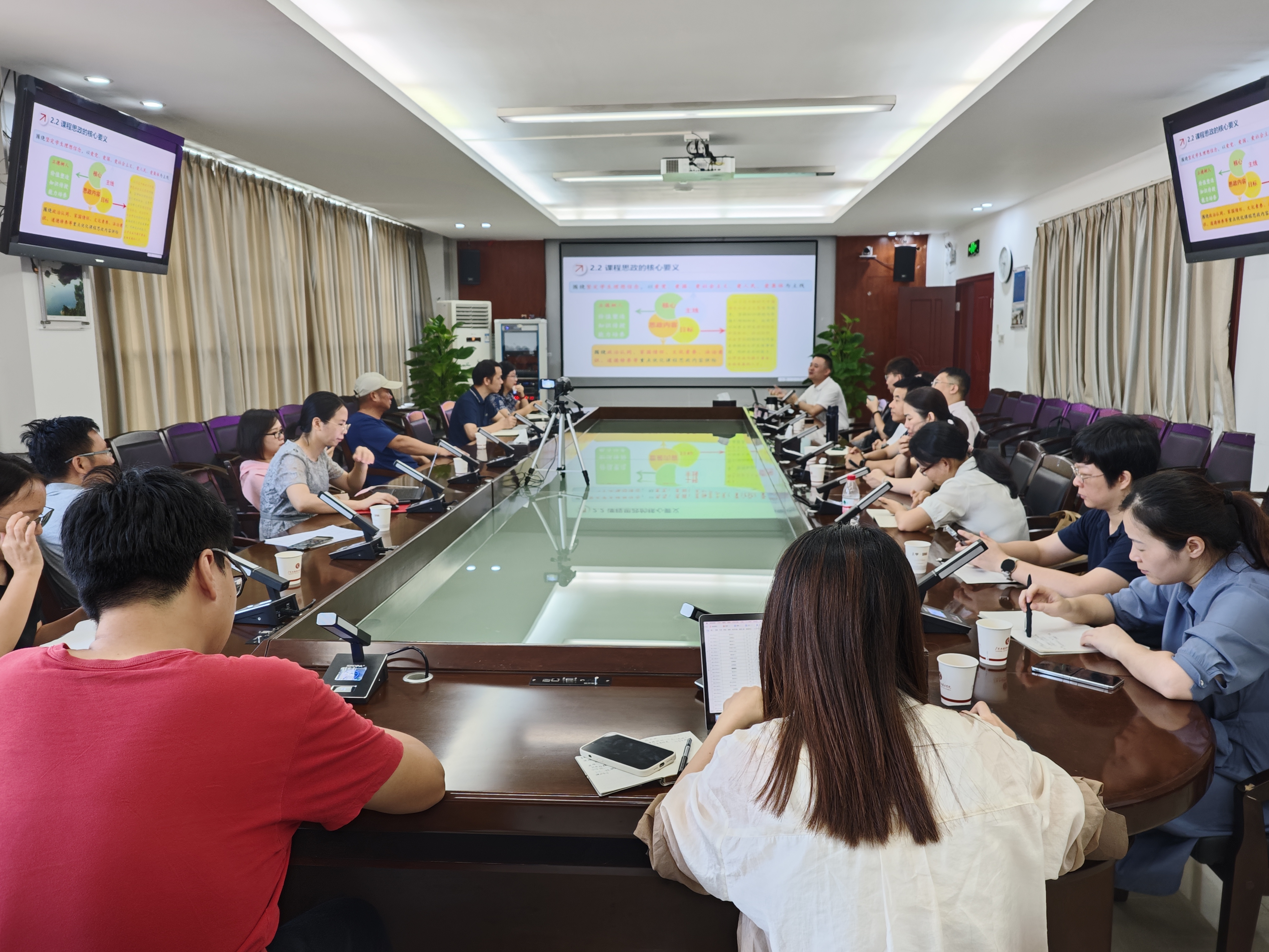 会议现场.jpg