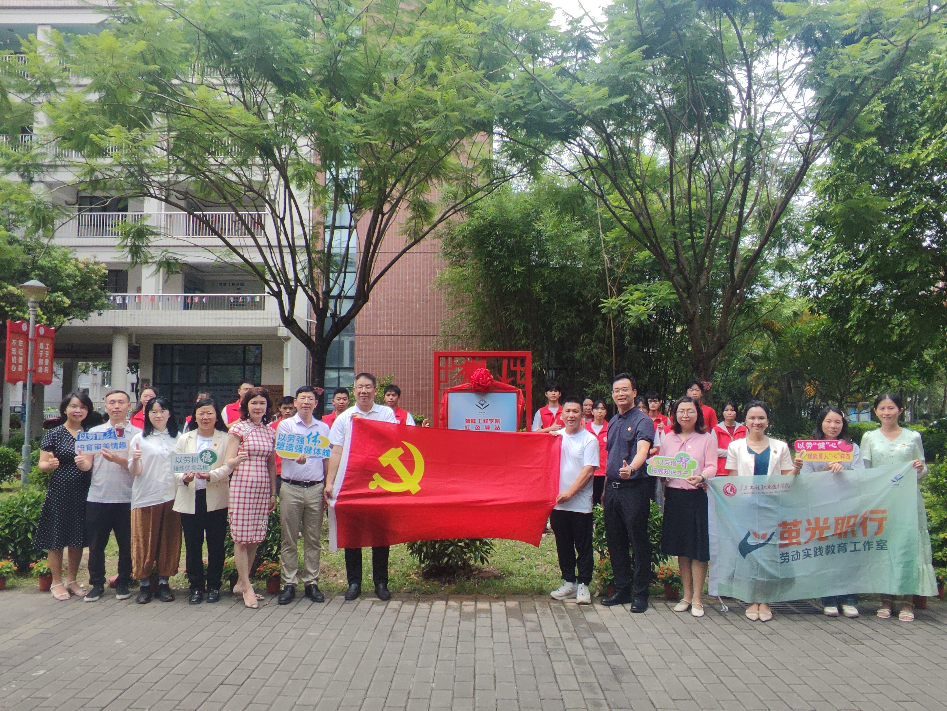 合影.jpg