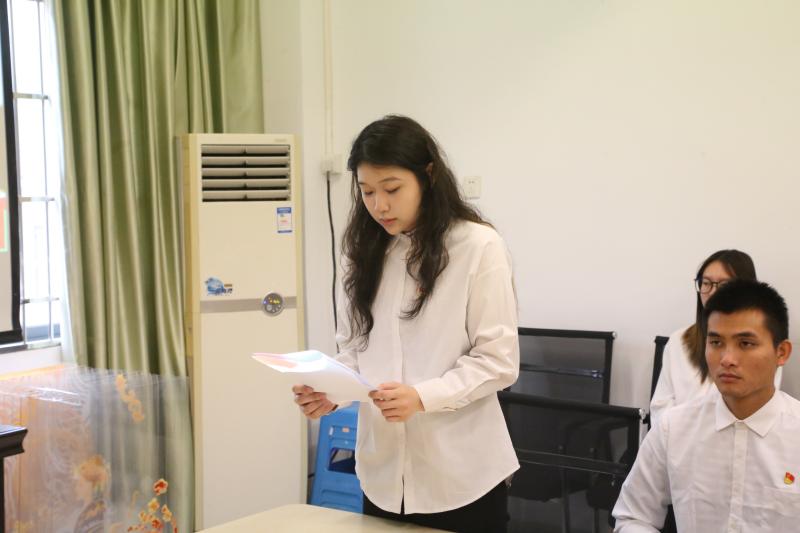学生代表.jpg