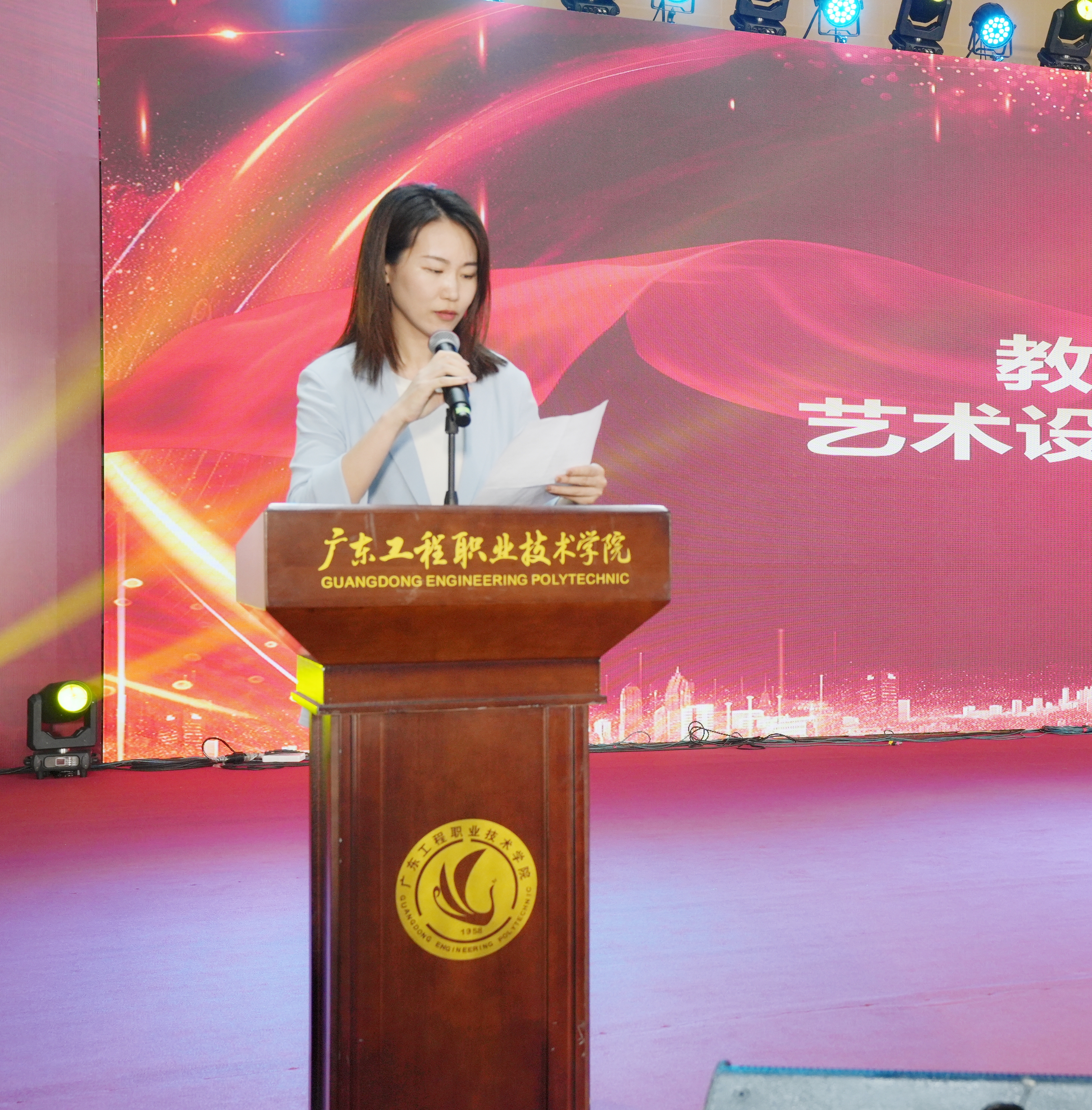 郑玲玲教师代表.jpg