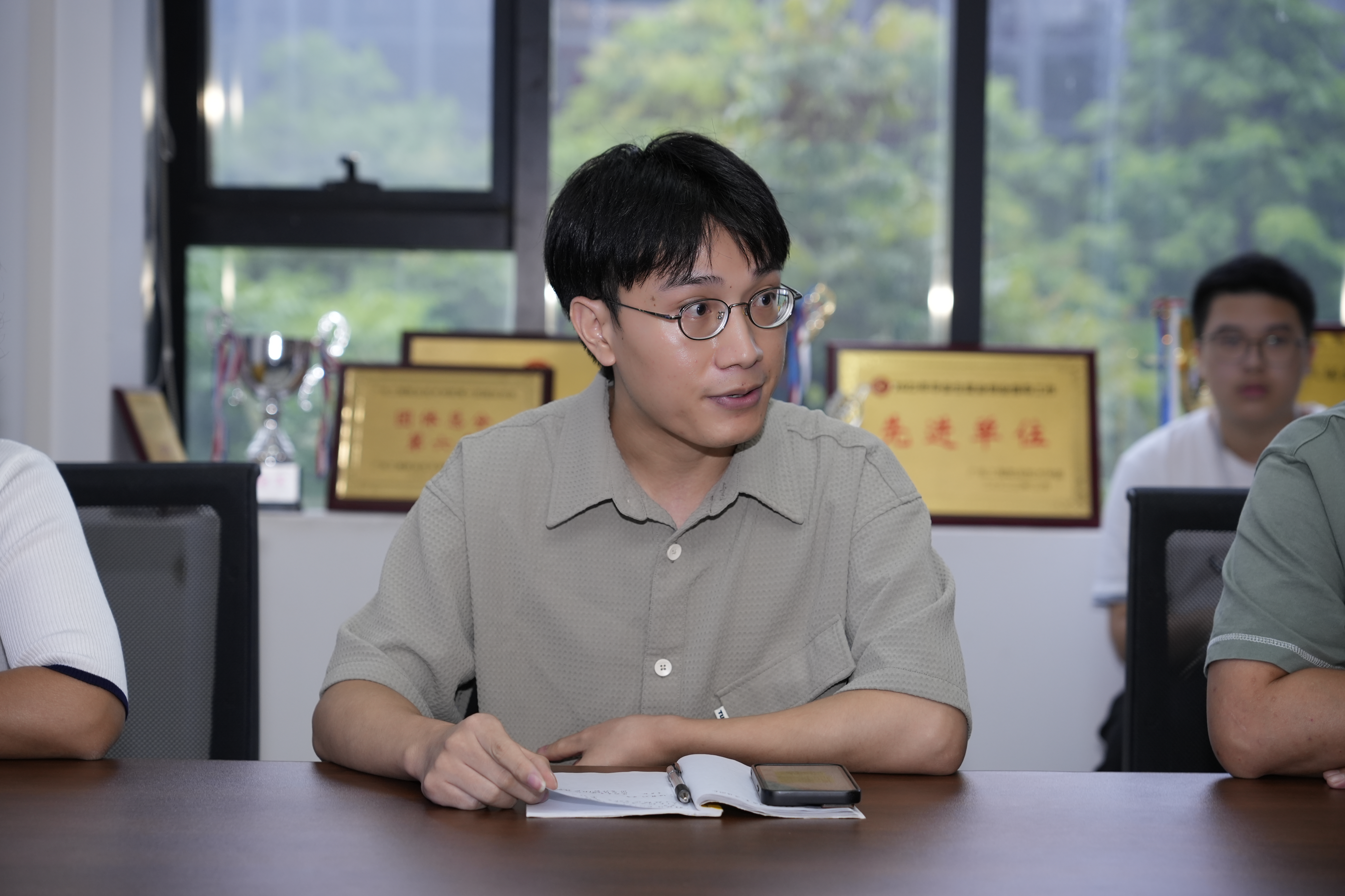 张老师.JPG