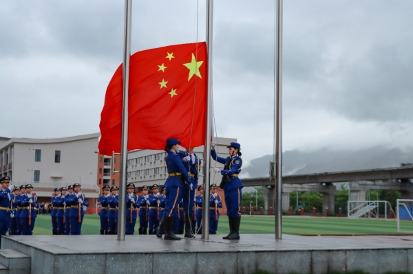 艺术设计学院举行升旗仪式_副本.jpg