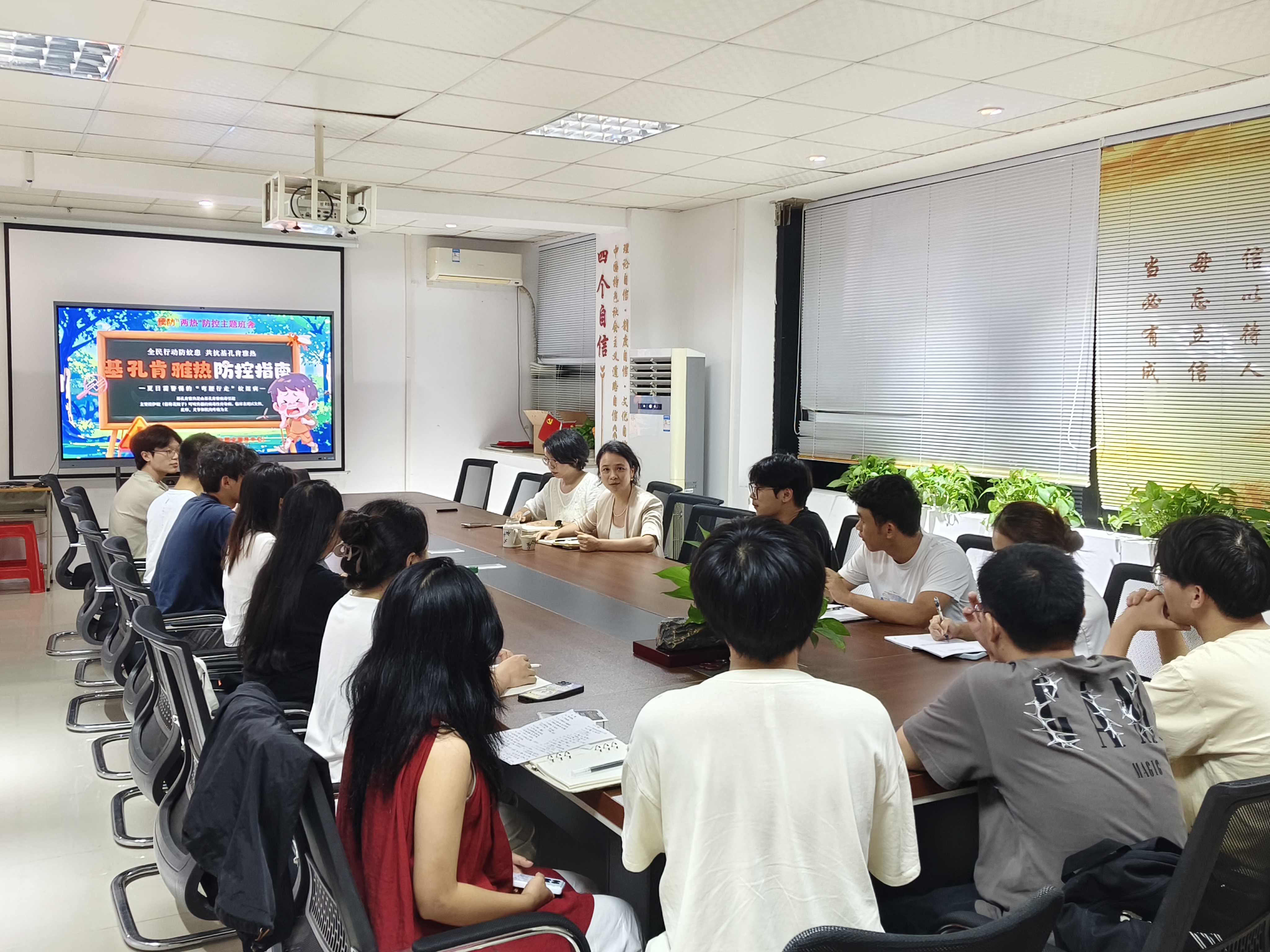 学院组织学生干部召开动员会.jpg