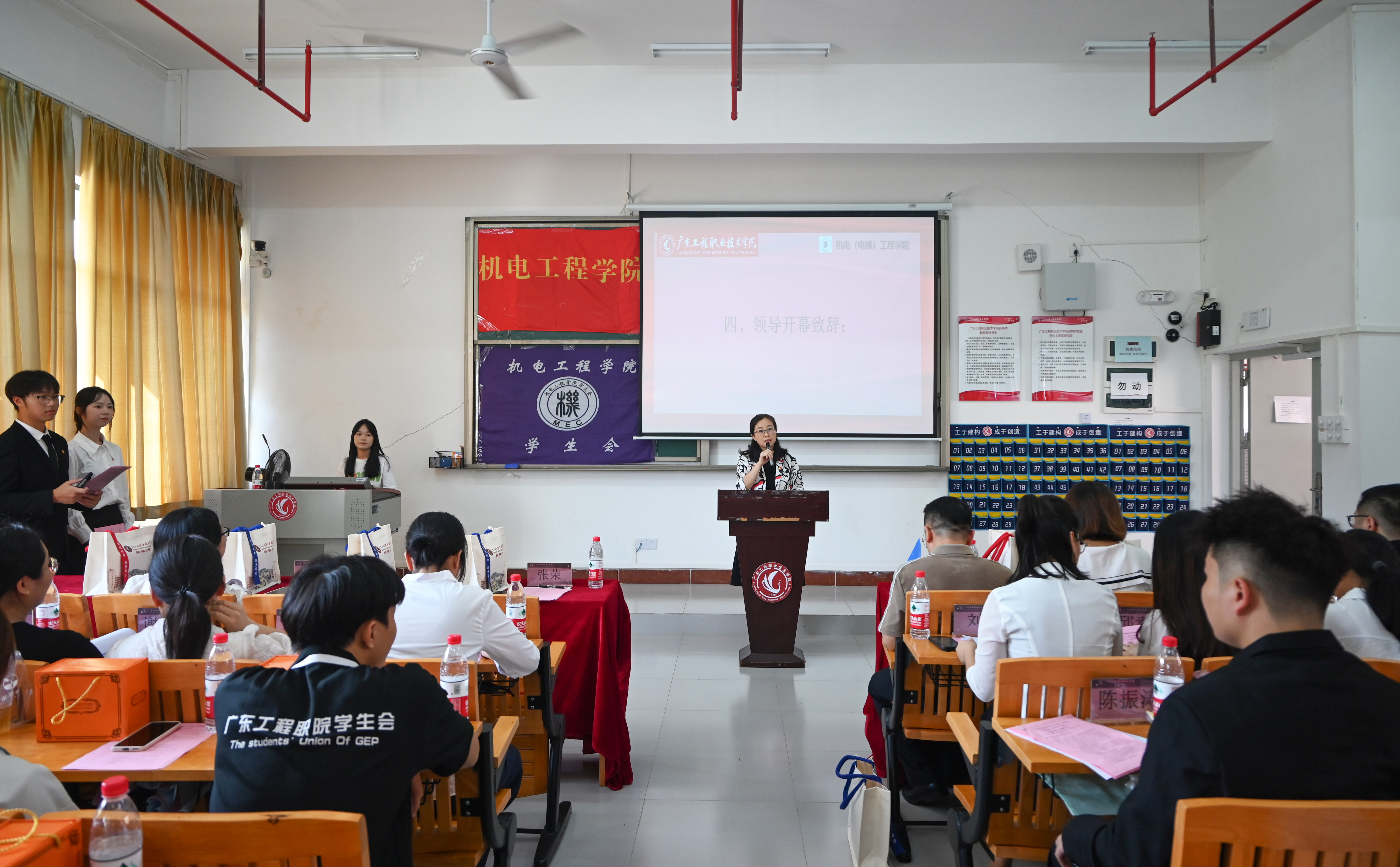 张荣书记.jpg