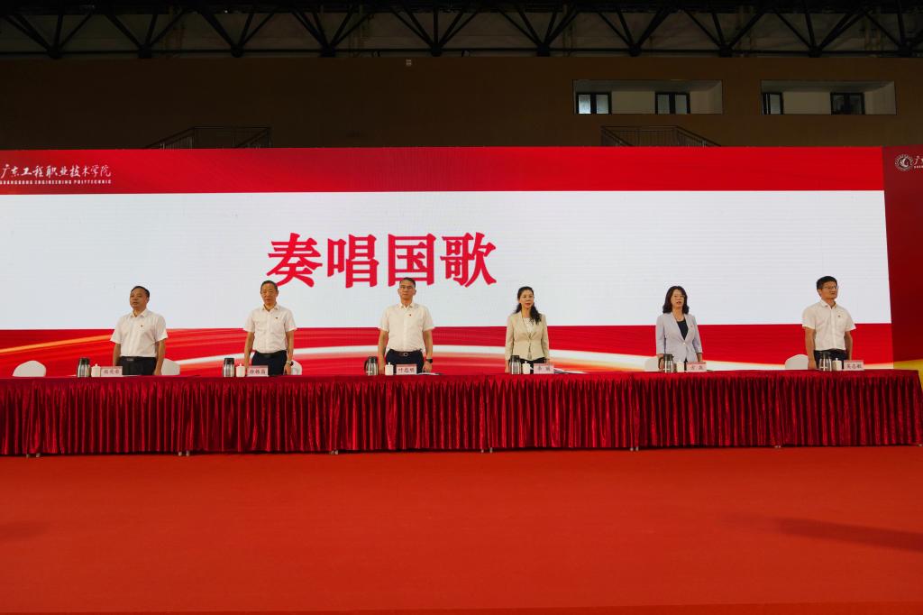奏唱国歌.jpg