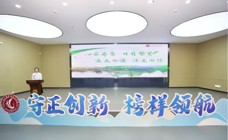 照片_国奖代表汇报.jpg