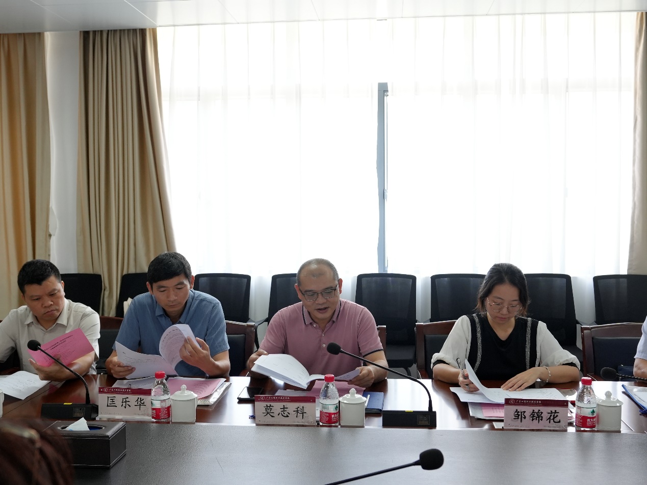 思政名师工作室主持人及不同学段名师成员代表交流研讨.jpg