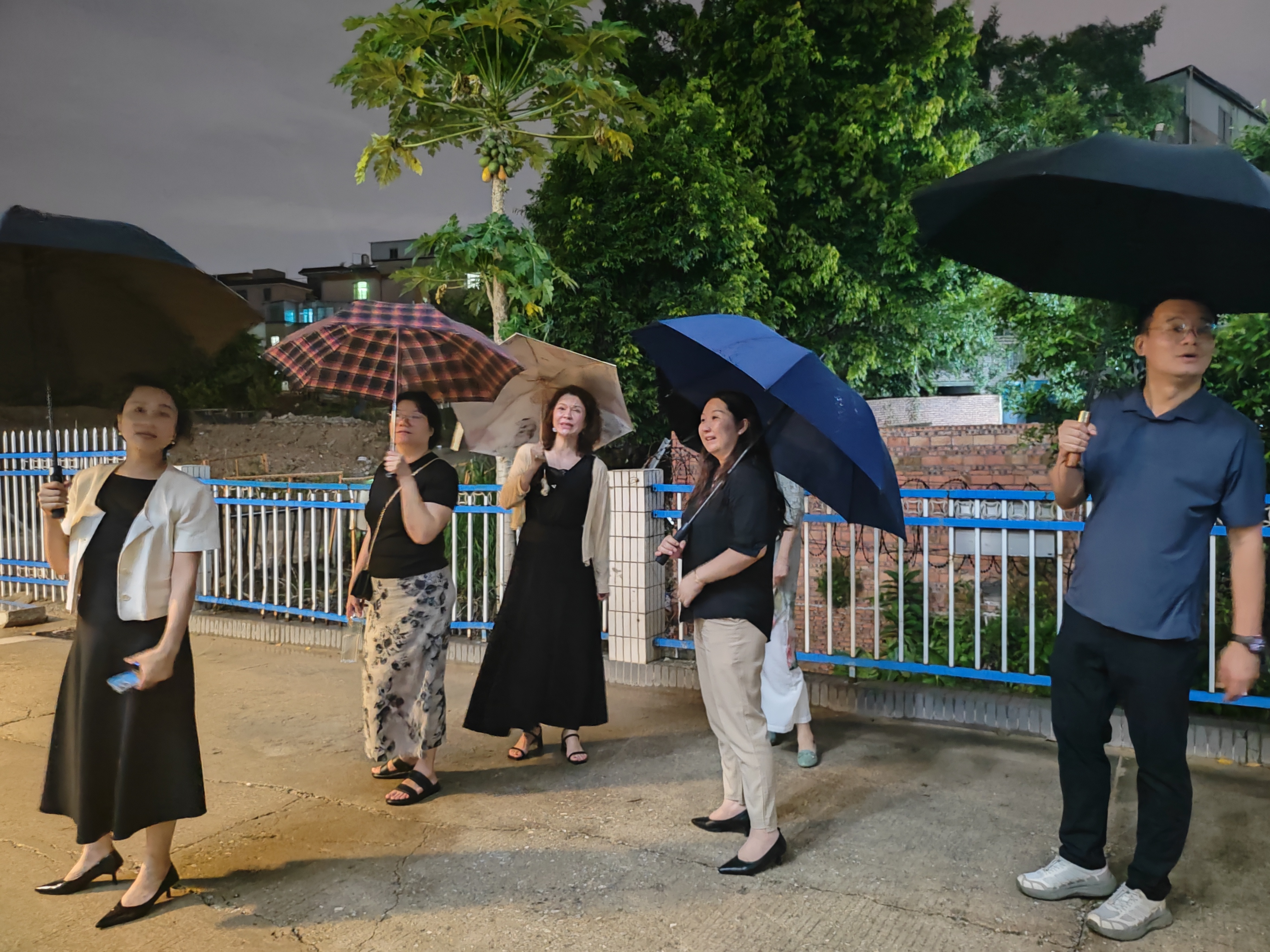 夜间巡逻校园.jpg