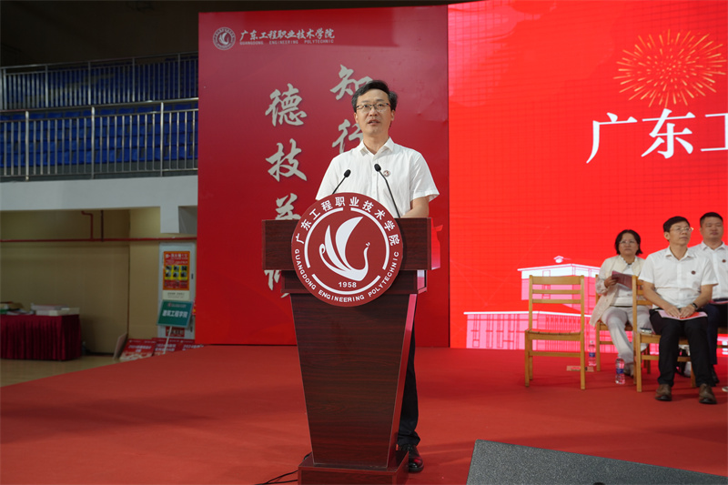 张小广副校长.jpg