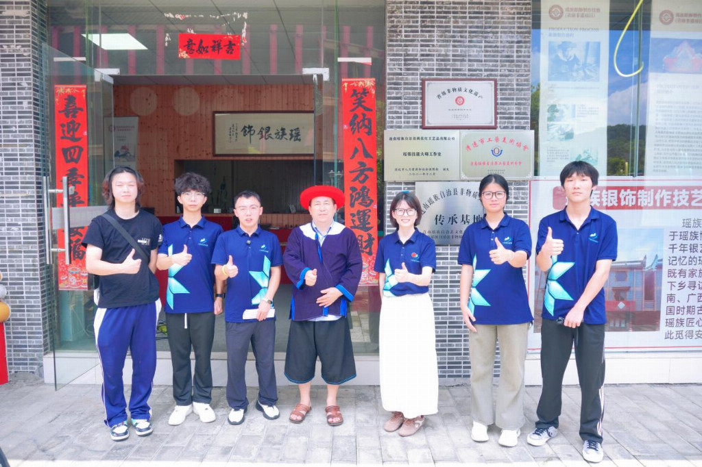 当思政课与“瑶山风情”撞个满怀——广东工程职业技术学院师生以青春之笔绘瑶乡新貌