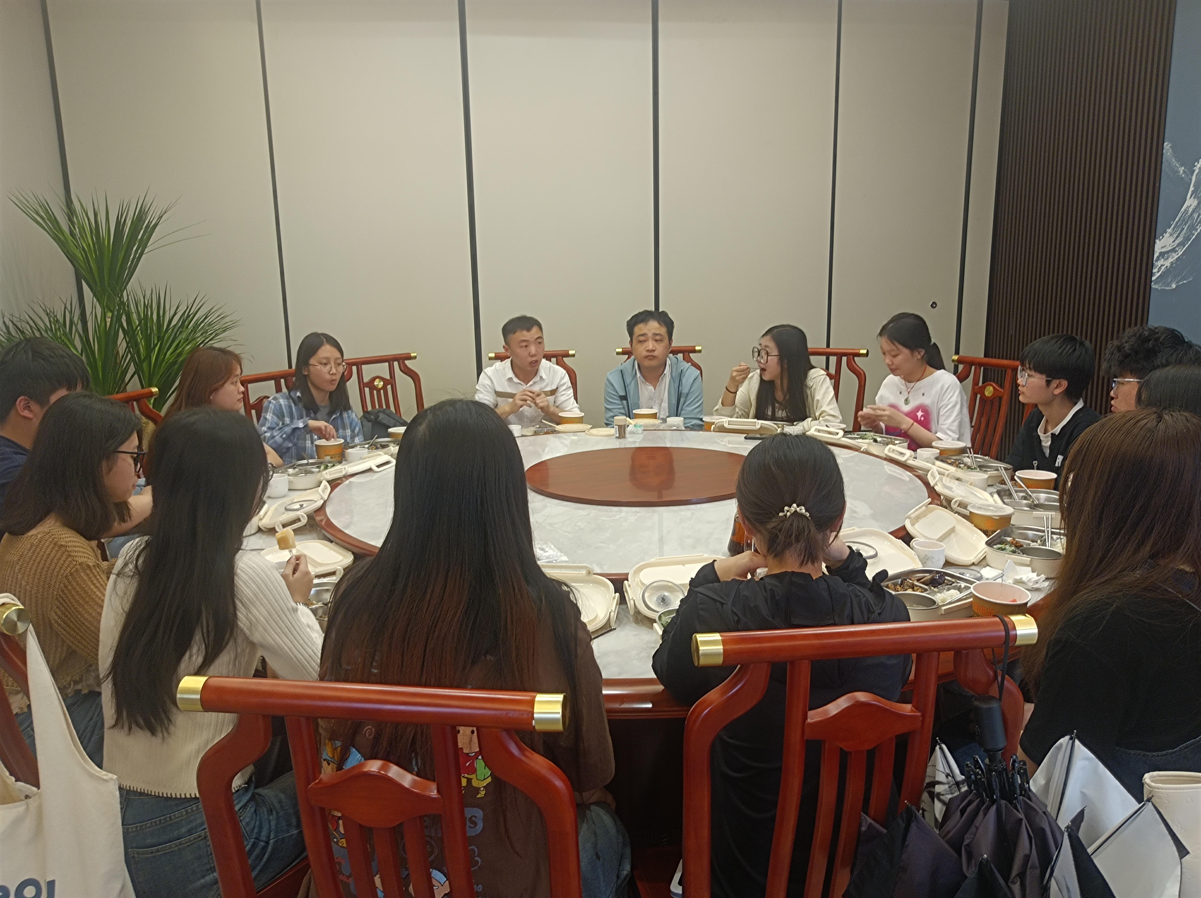 午餐会.jpg