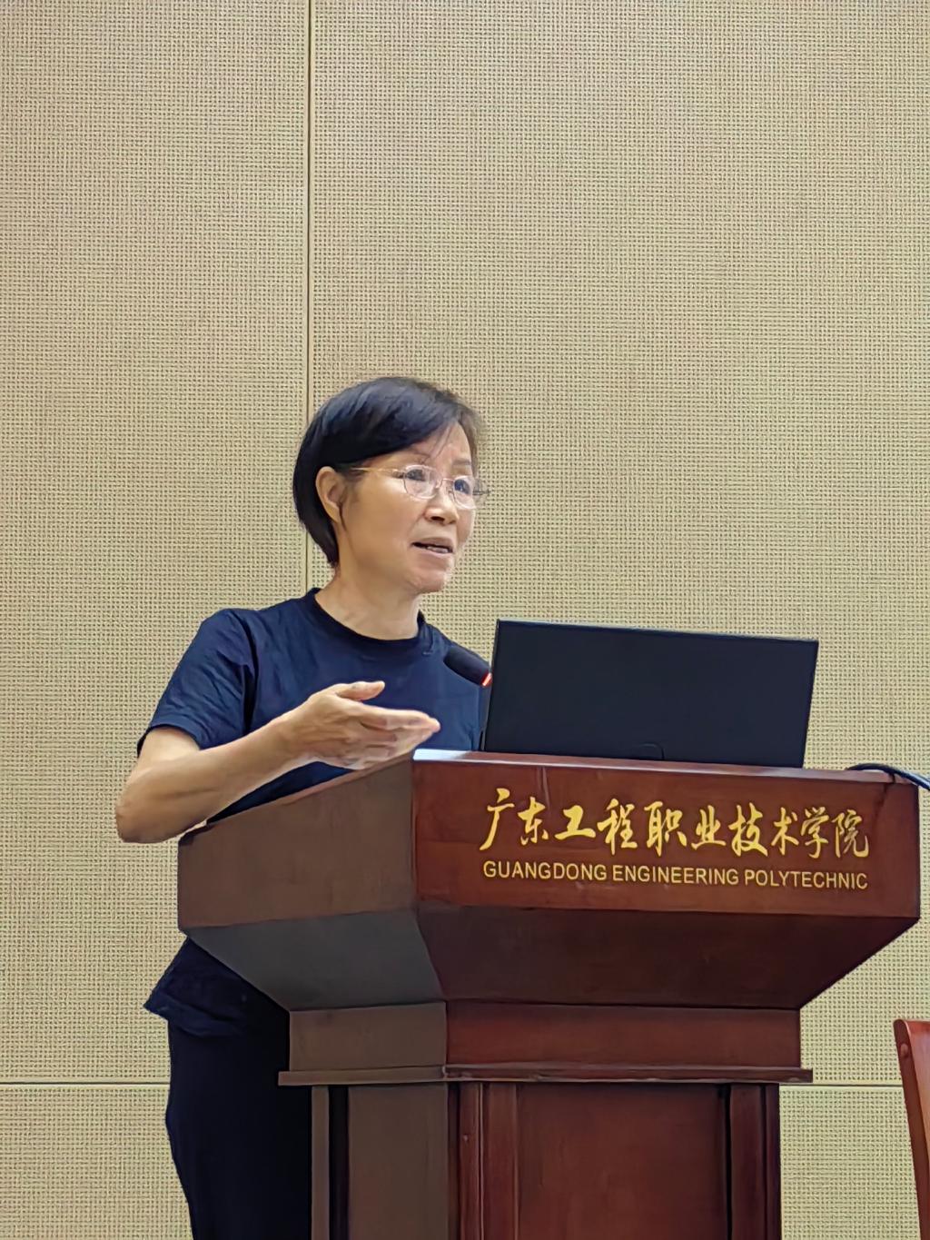 黄琳绣.jpg