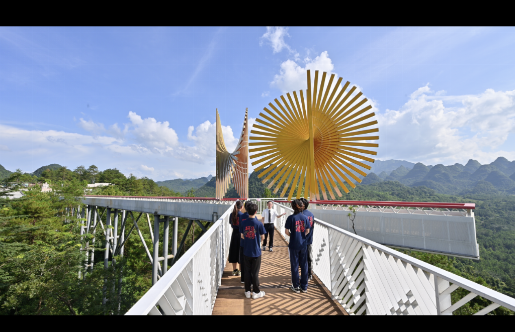 当思政课与“瑶山风情”撞个满怀——广东工程职业技术学院师生以青春之笔绘瑶乡新貌