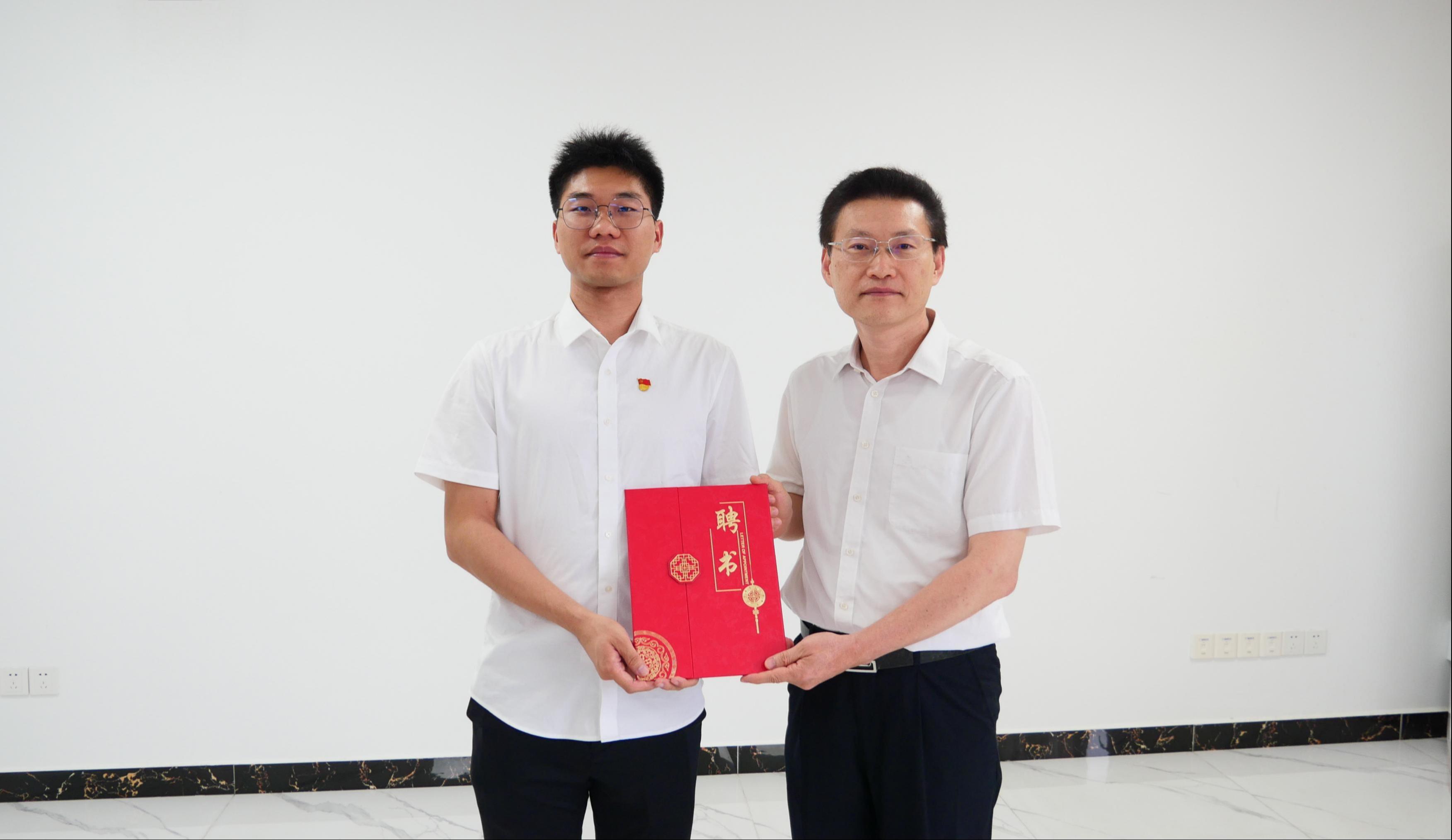 颁发聘书(澜水).JPG