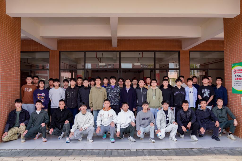 清远校区合照.jpg