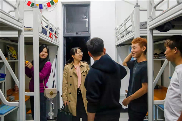 德诚才精抓牢宿舍文化建设阵地深入学习贯彻党的十九届六中全会精神