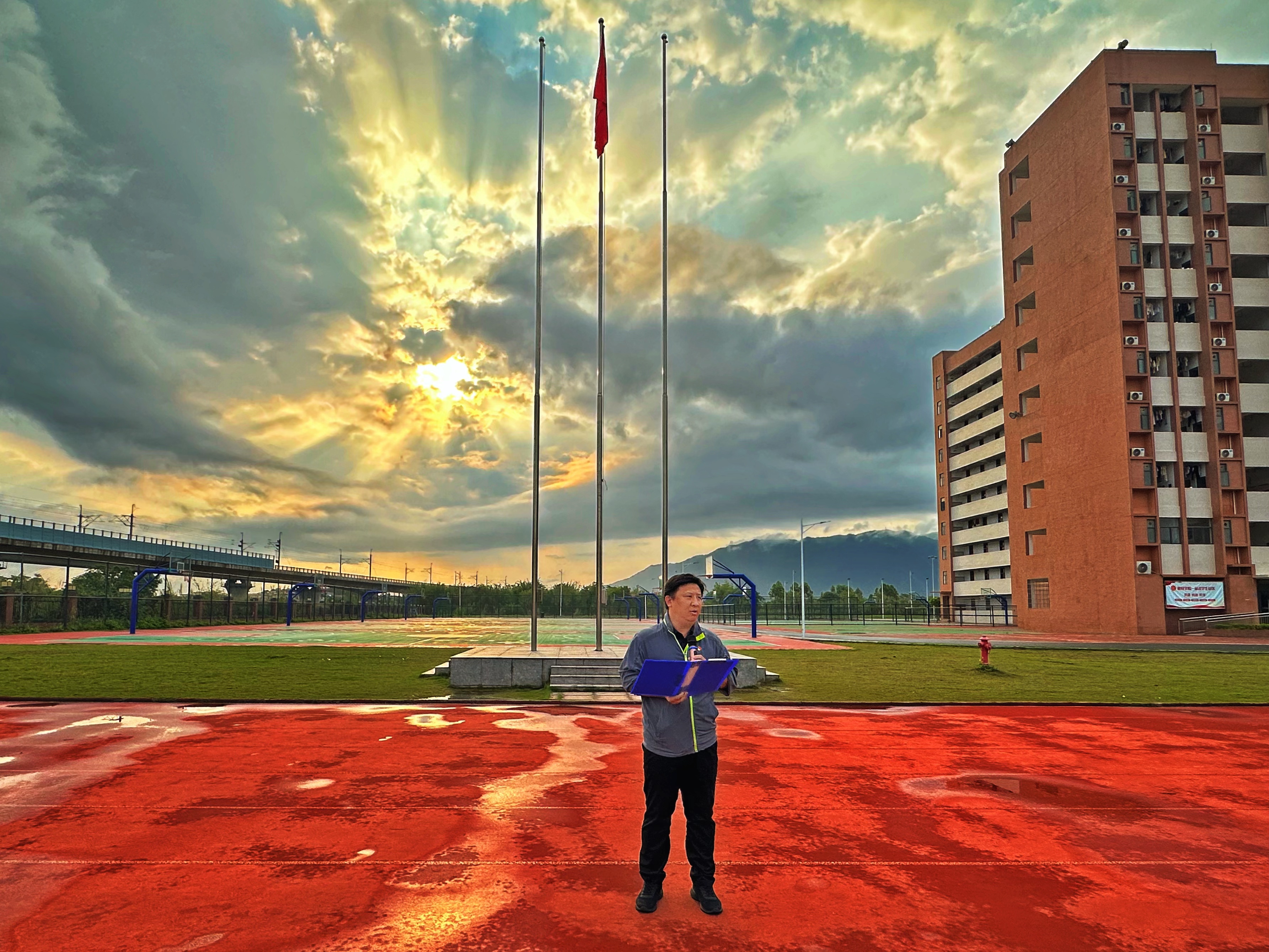 书记讲话.jpg