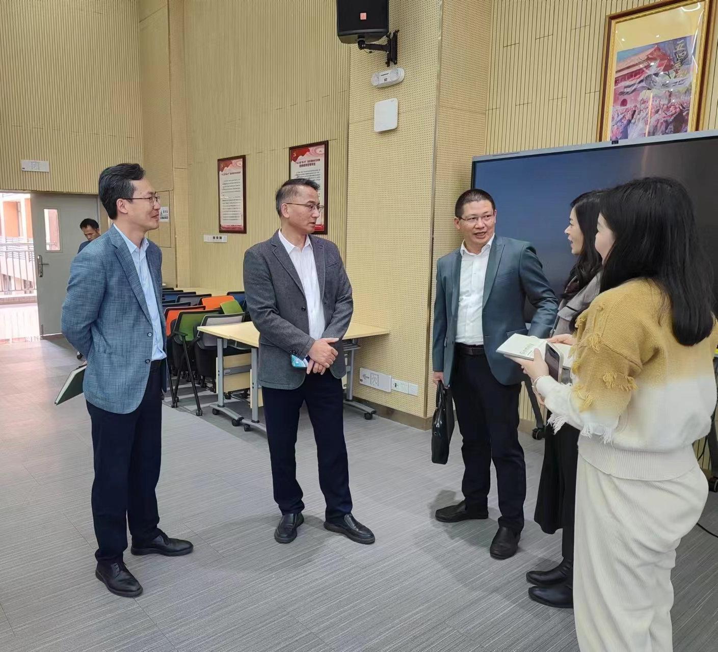 校领导与优秀校友及企业人员交流.jpg