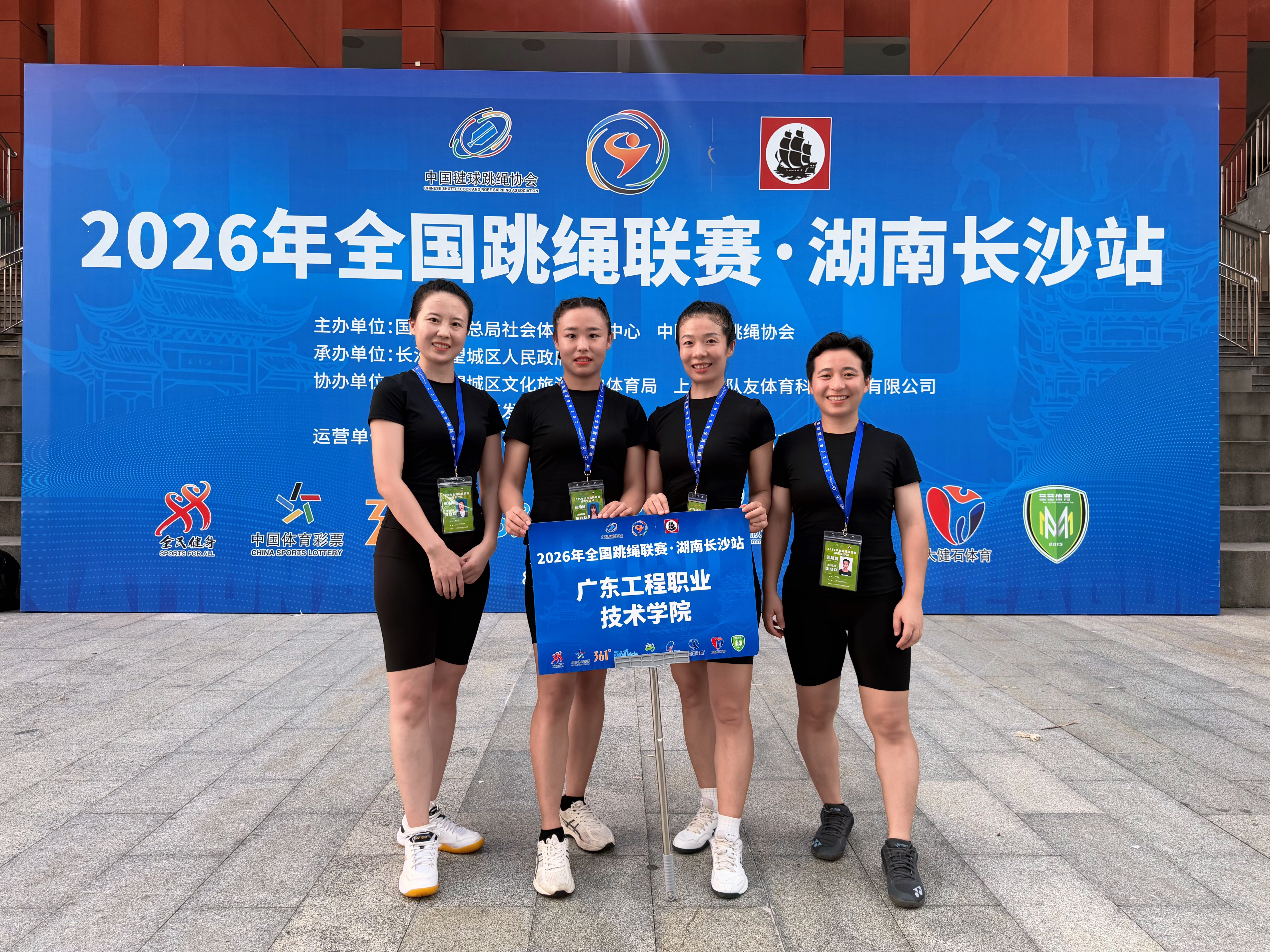 00985ed1caeb9e62429358ded369440c.jpg