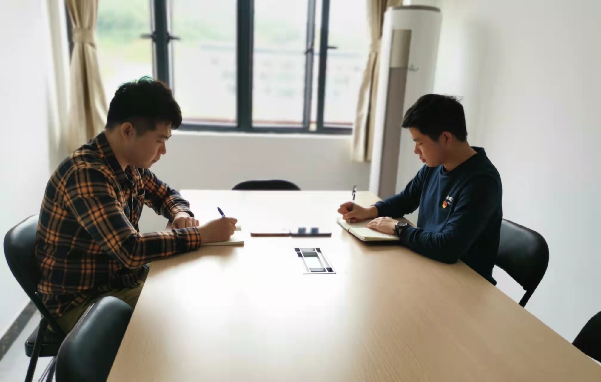 0518省职教城校区会议现场.jpg