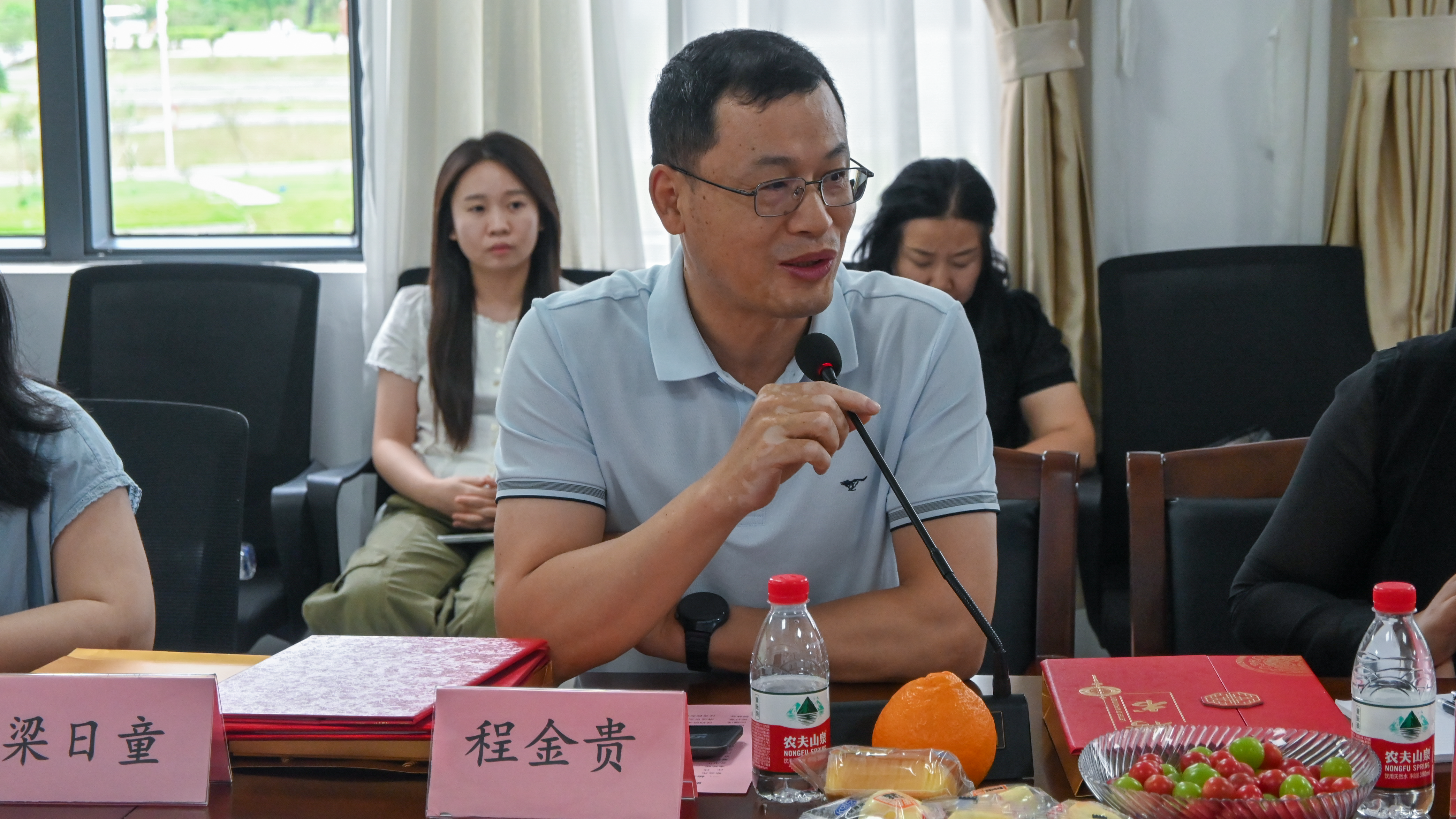 座谈(泰索斯).png