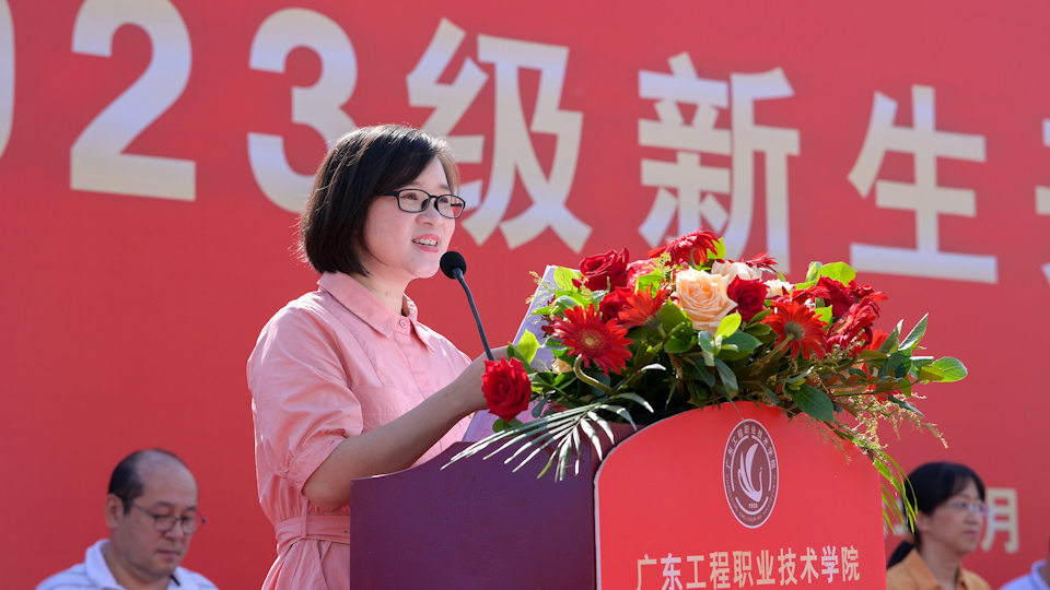 优秀教师讲话.jpg