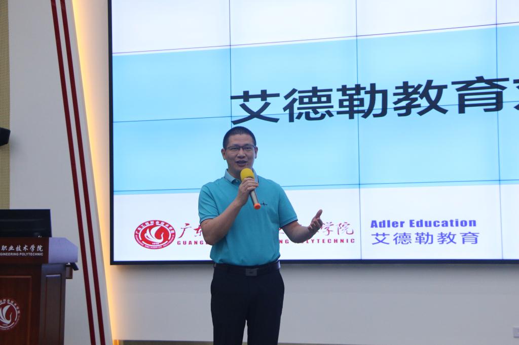 刘石忠校友2.JPG